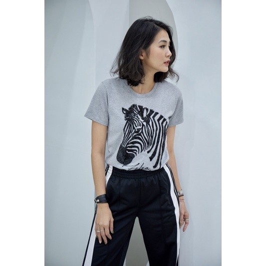 เสื้อยืดพิมพ์ลายม้าลายแบบเรียบง่าย สวมใส่ง่ายและเหมาะสำหรับหลากหลายโอกาส
