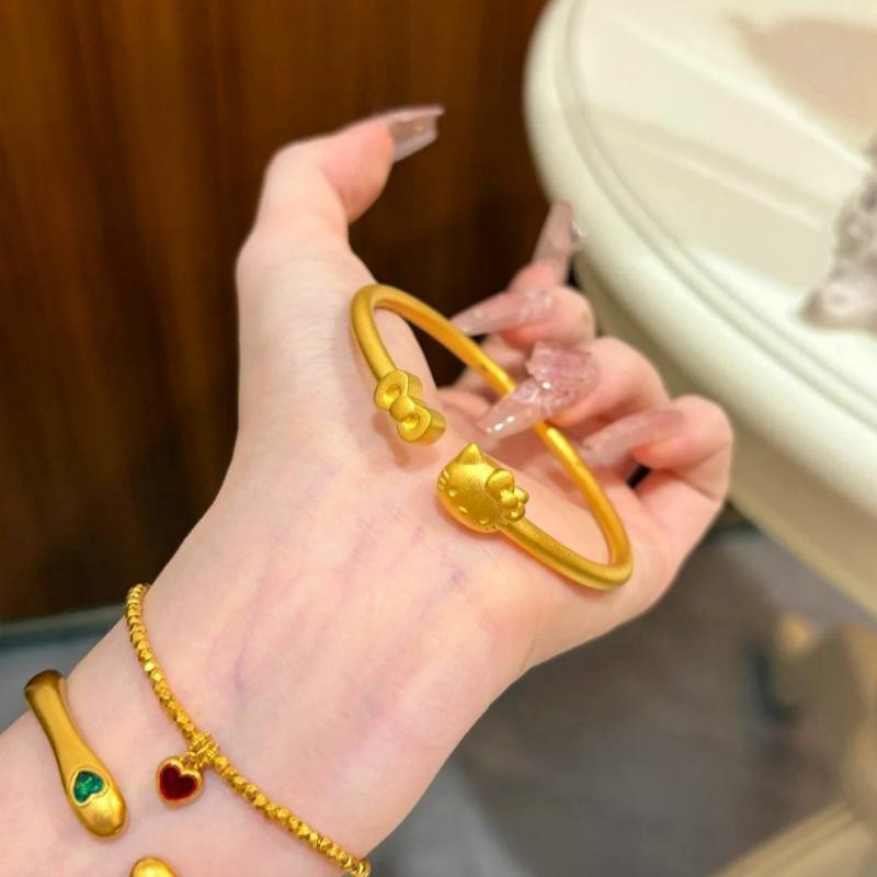 สร้อยข้อมือหรูหราทรายทอง สไตล์แฟชั่น เหมาะสำหรับสวมใส่ในโอกาสต่างๆ พร้อมส่วนลดพิเศษ