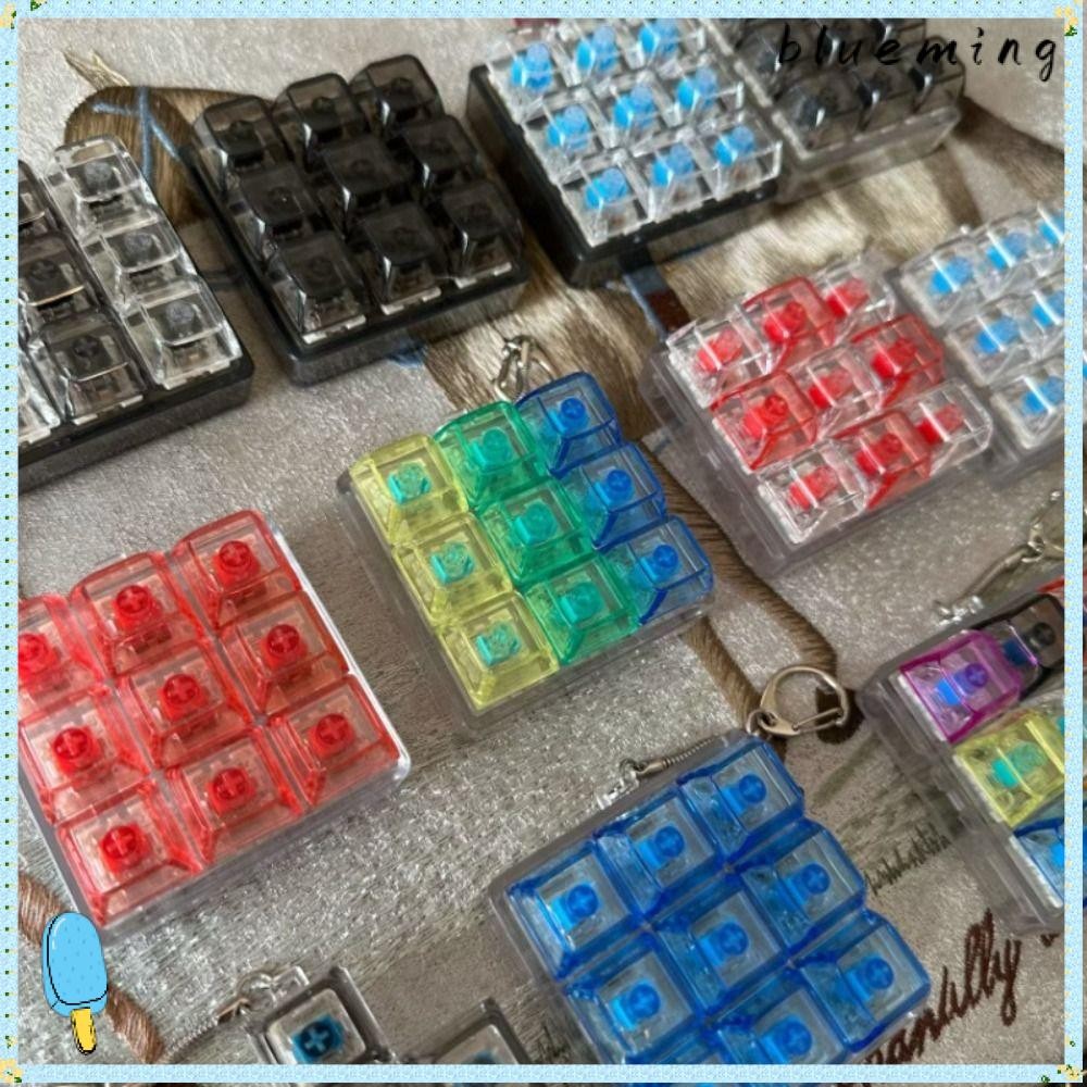 BLUEMING Fidget พวงกุญแจ, ปุ่มปุ่มกดคีย์บอร์ดนิ้ว, บรรเทาความเครียด DIY คีย์บอร์ด Pass เวลาหยิกของเล่นผู้ใหญ่