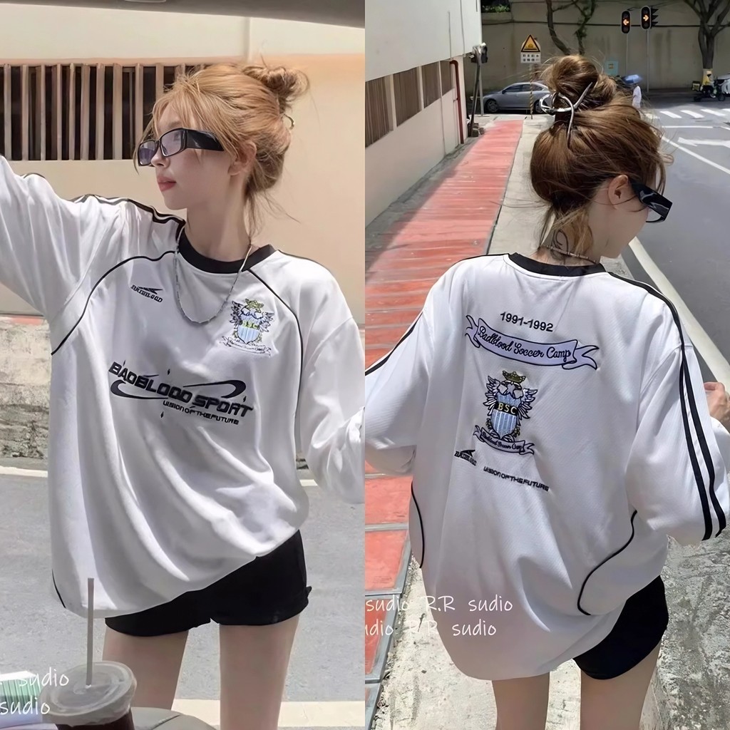 สไตล์อเมริกันเรโทร เสื้อยืดแขนยาวคอกลมหลวม - เสื้อฟุตบอล ขนาดใหญ่ ไม่จํากัดเพศ ร้อนเทรนด์ 2024