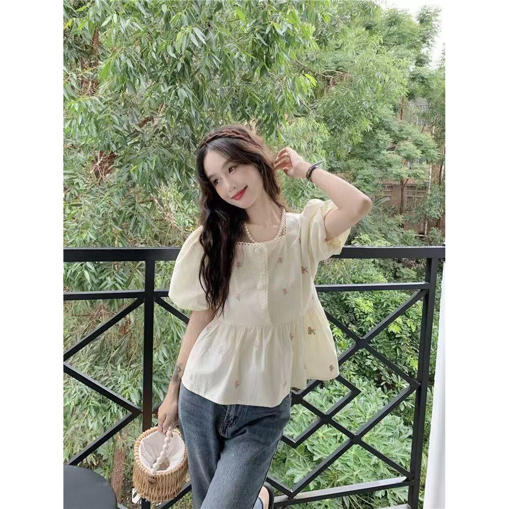 เสื้อเชิ้ตคอเหลี่ยมเย็บแขนพองลายดอกไม้ใหม่หวานสไตล์ตะวันตกหลวมแขนสั้นเสื้อสำหรับสาวๆแฟชั่นฤดูร้อนสนุ