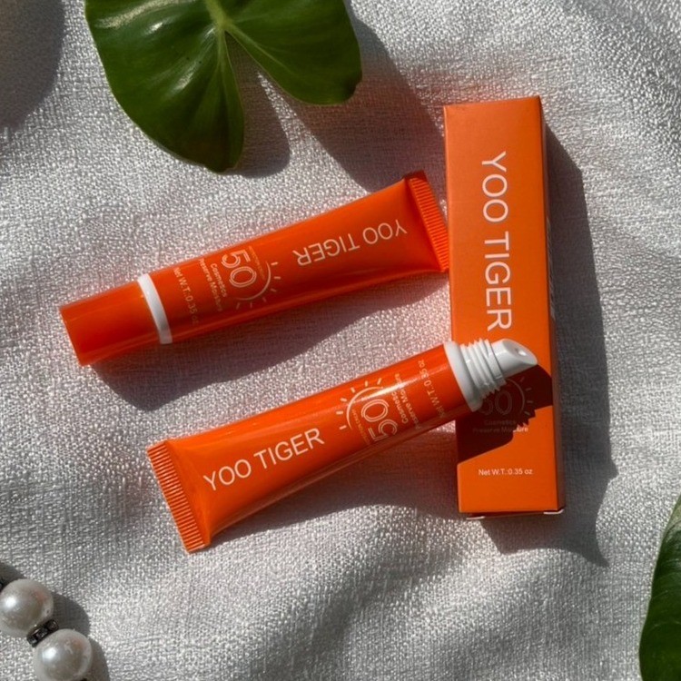 kk sale: ครีมกันแดดหน้า โลชั่นกันแดด Sunscreen SPF50+pa+++ UV ครีมปกป้องผิว 50ml ซึมไว ไม่มัน UV3708