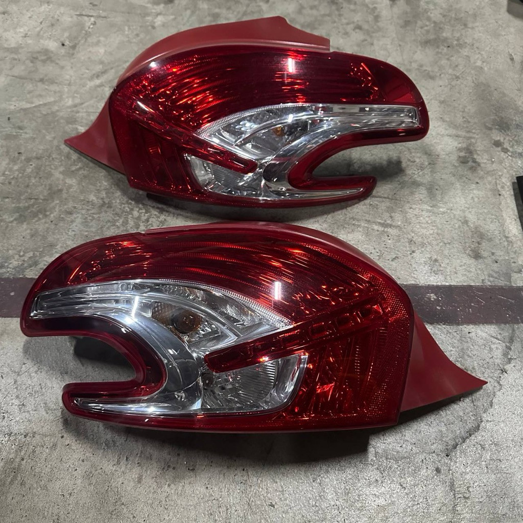 PEUGEOT 208 โคมไฟท้ายนําเข้าจากประเทศญี่ปุ่นใช้แล้ว