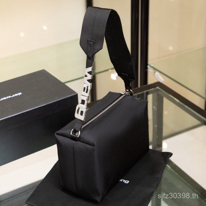 ผ้าใบไหล่เดียว Mountain King Logo กระเป๋าใต้วงแขนสำหรับเครื่องประทินโฉมและสะพายข้าง ทำจากไนลอน สไตล์
