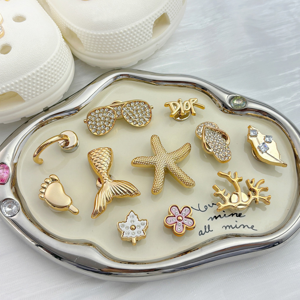 [ซีรีส์ทอง] เสน่ห์หัวเข็มขัดรองเท้า เครื่องประดับชายหาดดอกไม้รองเท้าพร้อมการออกแบบ ss Hole