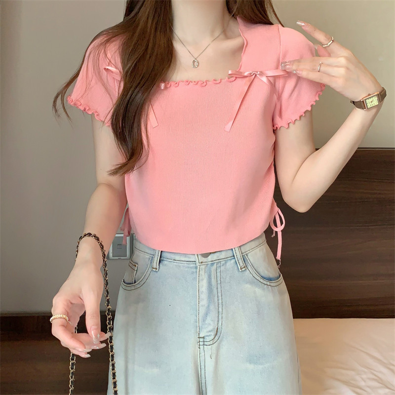 DoDo⭐️พร้อมส่ง⭐️เสื้อไหมพรมแขนสั้น คอสี่เหลี่ยม ผูกโบว์สีพื้นแต่งขอบหยัก(09005)