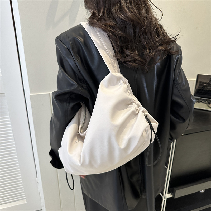 bag_1(BAG2079) กระเป๋าสะพายไหล่ผ้าไนล่อนสีพื้น-ด้านข้างปรับรูดได้