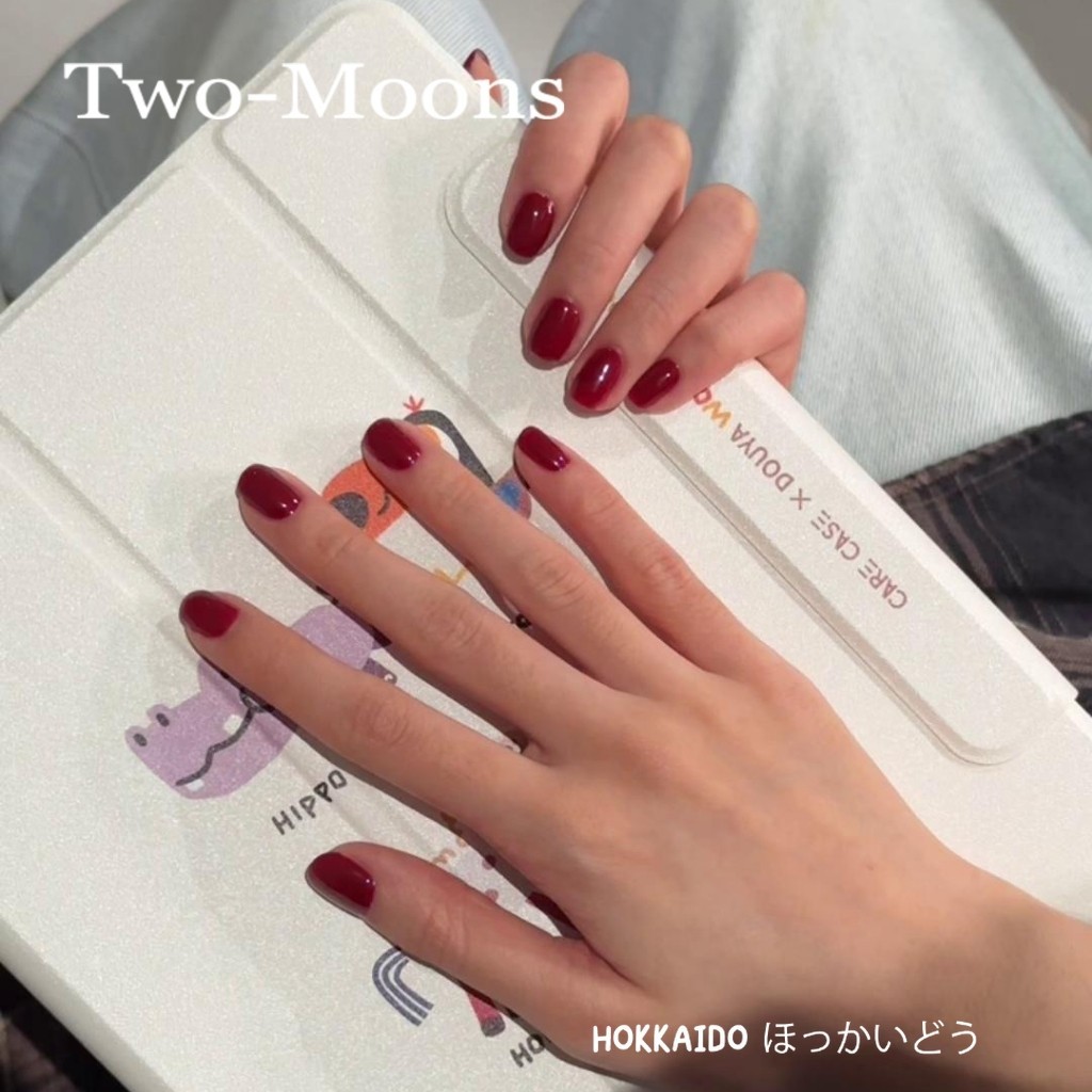 Two-moons ยาทาเล็บลอกได้ สีแดงคริสต์มาส สีทาเล็บกึ่งเจล ขนาด10ml*1 ไม่ต้องอบ สีสวย แห้งไว รุ่นใหม่