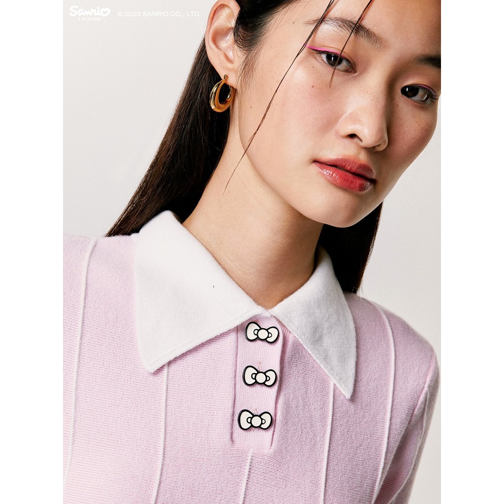 Pomelo x Hello Kitty เดรสแขนสั้นดีเทลลายทาง เป็นมิตรต่อสิ่งแวดล้อม / Pomelo x Hello Kitty Sustainabl