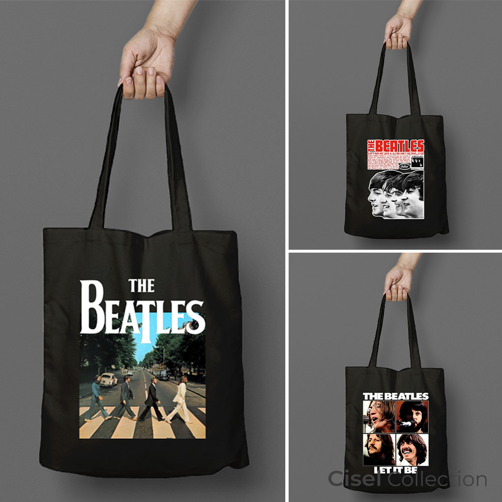 CISEL กระเป๋าโท้ทสีดํา THICK กระเป๋าผ้าแคนวาสมีซิป The Beatles Rock Band ขนาด 30x40 Cisel Collection