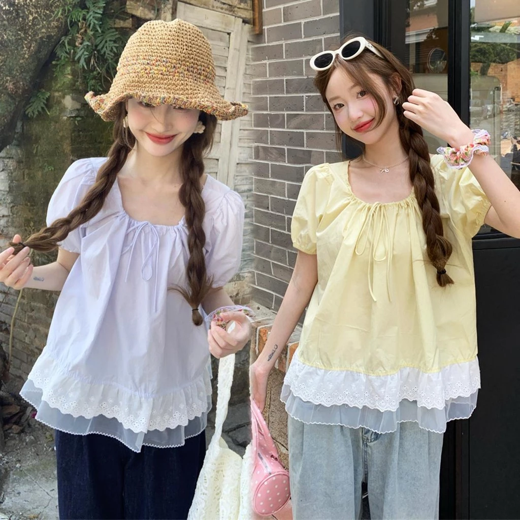 Chili Koko เสื้อเชิ้ตแขนสั้นลูกไม้สไตล์เกาหลีสำหรับผู้หญิงในช่วงฤดูร้อนเสื้อเบลาส์ทรงเบบี้ดอลล์ W638