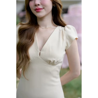 Petal Sway Maxi Dress : สีครีม