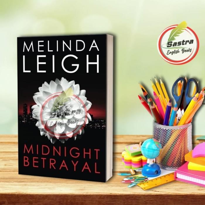 Midnight Betrayal โดย Leigh Melinda