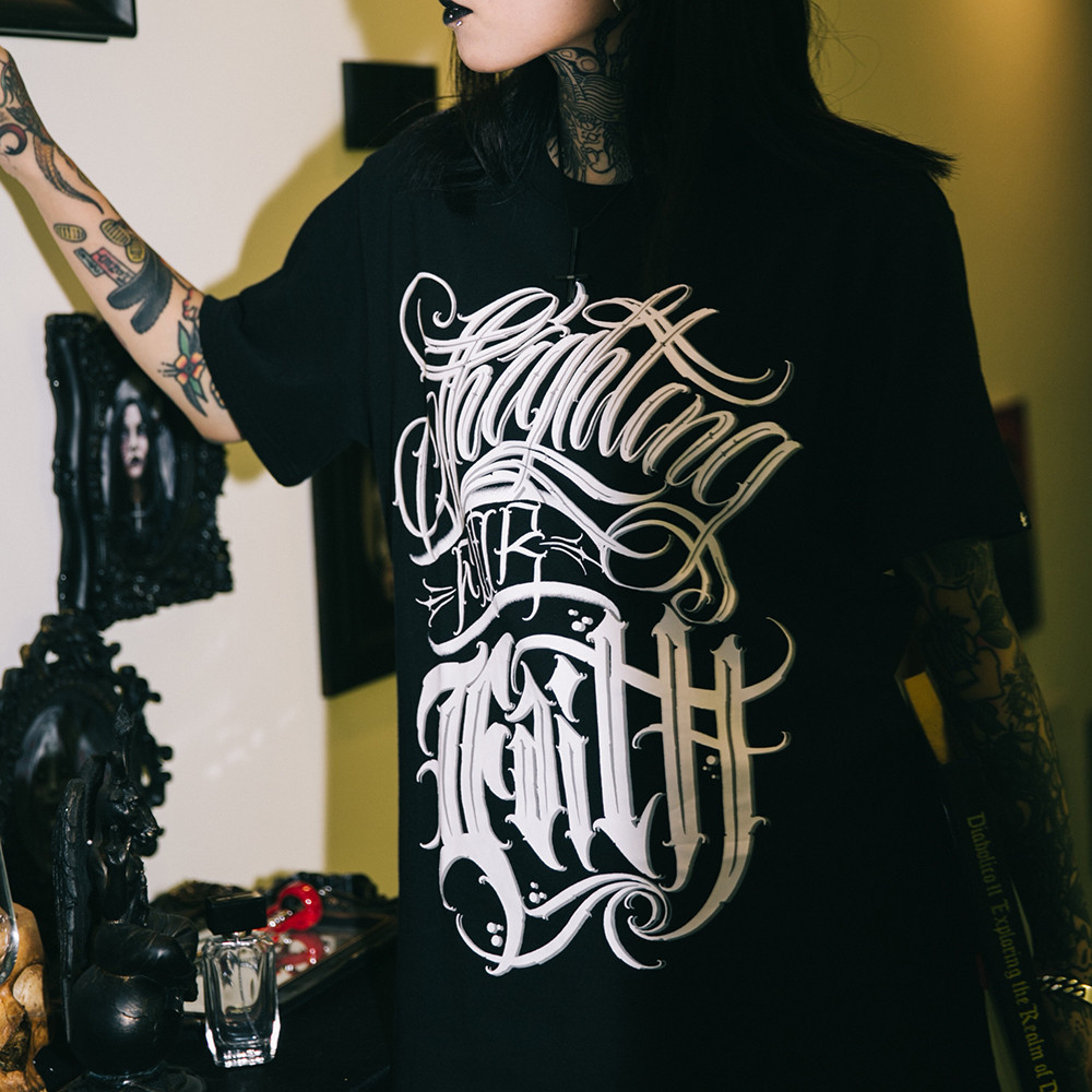 ฤดูร้อนสไตล์ใหม่ Chicano Rock Skateboard Street อินเทรนด์ดอกไม้ตัวอักษรแขนสั้นพิมพ์เสื้อยืดผ้าฝ้าย
