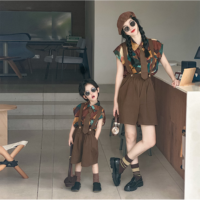 พ่อแม่และลูกสวมใส่สไตล์วันหยุดชายหญิงสไตล์ฮ่องกงชุดแม่ลูกสวมเสื้อดอกไม้หลวมชุด2ชิ้น