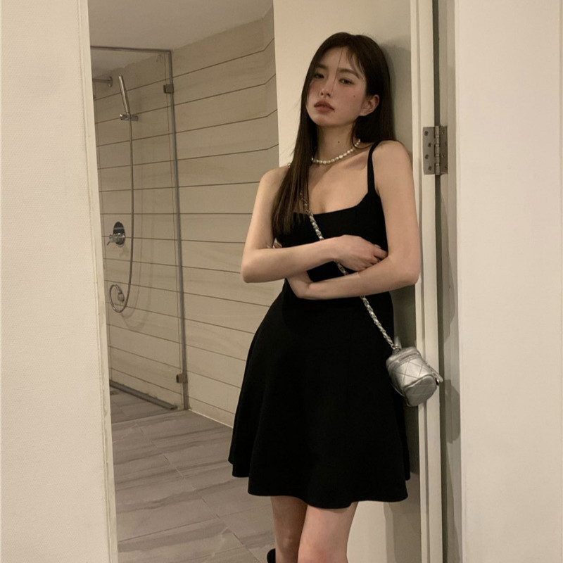 Luna Shop ชุดเดรสสายเดี่ยวสีดำเฮปเบิร์นชุดเดรสสีดำเรียบหรู รูปที่ 2