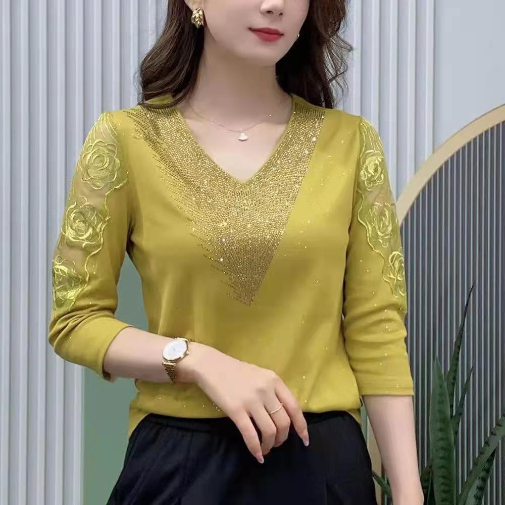 เสื้อยืดคอวี แขนสามส่วน เข้ารูป ประดับเพชร แต่งลูกไม้ เข้ากับทุกการแต่งกาย แฟชั่นฤดูใบไม้ผลิ และฤดูร้อน สําหรับผู้หญิง 2023