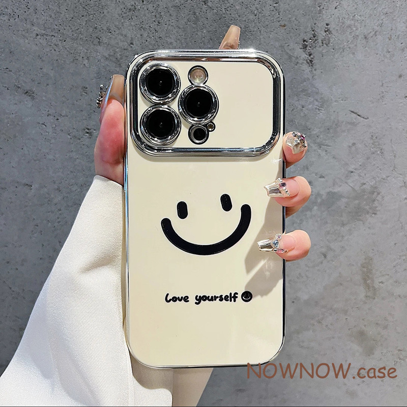 Iphone 16 15 14 13 12 11 Pro Max X XR Max 7 8 Plus INS การ์ตูนน่ารักและเรียบง่ายเคสโทรศัพท์ยิ้มพร้อมสร้อยข้อมือหน้าต่างขนาดใหญ่ด้วยไฟฟ้าและสีเงิน