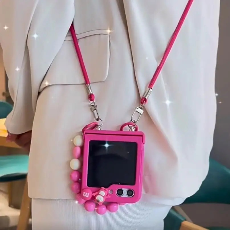SAMSUNG แฟชั่นน่ารักการ์ตูนสตรอเบอร์รี่หมีลูกปัดสร้อยข้อมือCrossbodyยาวบานพับRoseสีแดงเคสโทรศัพท์สําหรับSamsung Galaxy Z Flip 8 7 FE 6 5 4 3 zflip6 5G