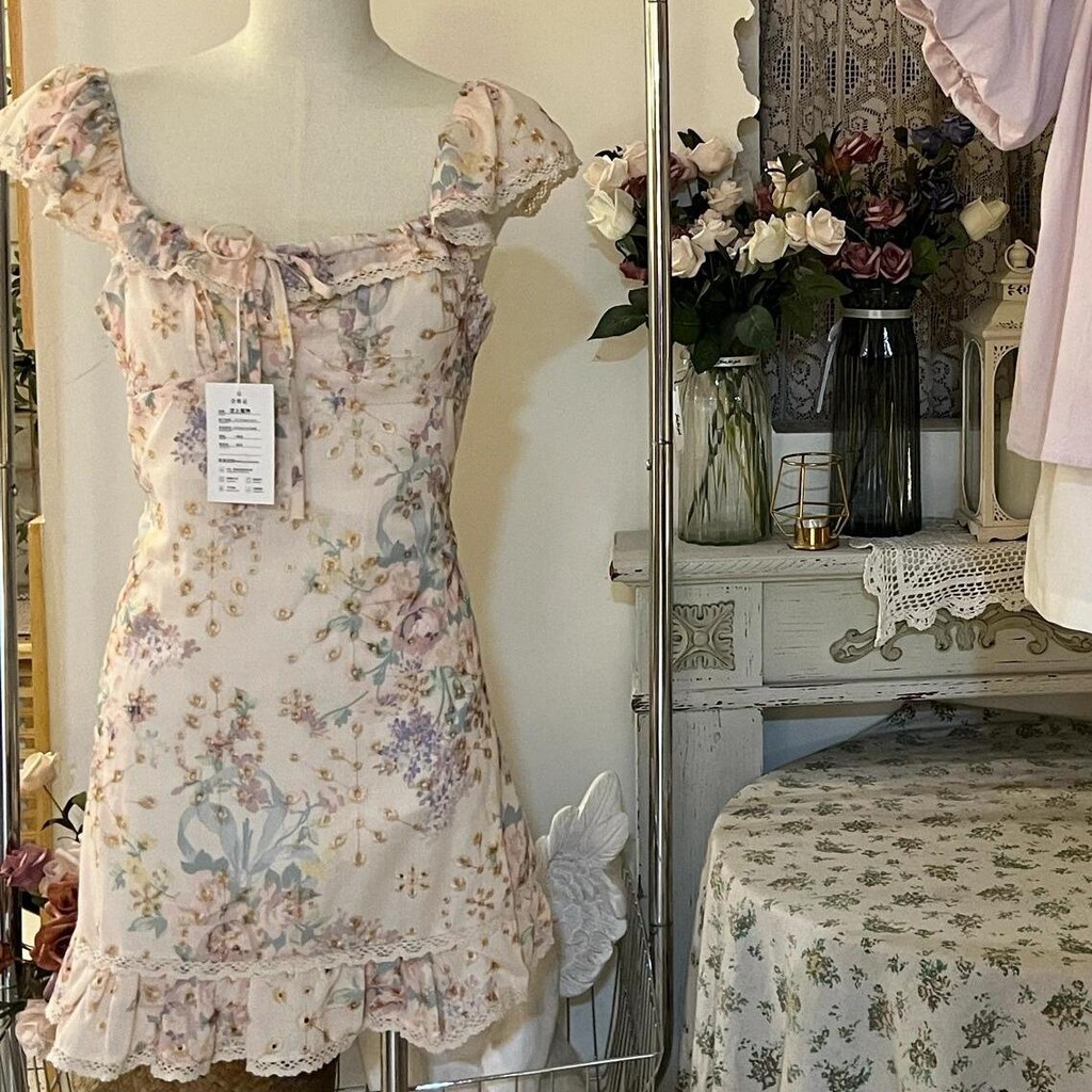 Chili Kokoชุดเดรสสายเดี่ยวเซ็กซี่สไตล์ฝรั่งเศสลายดอกไม้กลวง ชุดเดรสเสื้อกั๊กคอเหลี่ยมระบายโบว์สำหรับผู้หญิงมีซับใน 99110 - รูปที่ 7