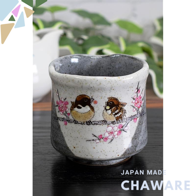 【made in japan】
Stylish Kutani Ware Large Tea Cup with Fuku Suzume Design - Perfect for Japanese Din