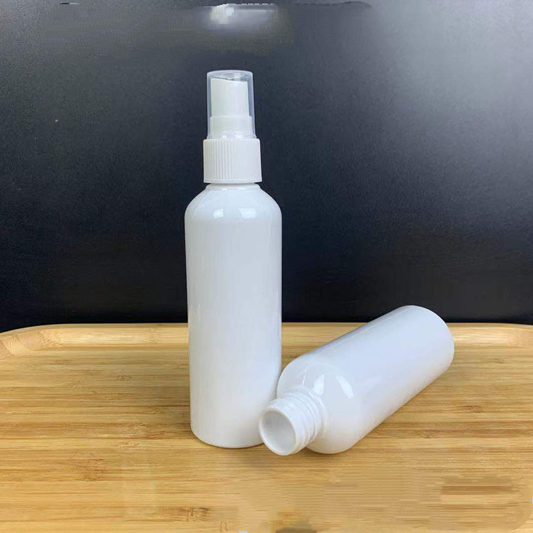 Spot 50ml100ml ml ขวดสเปรย์แสงสีขาว PET ขวดสเปรย์ด้านข้างบรรจุภัณฑ์เครื่องสําอางหม้อสเปรย์ขนาดเล็กแบบพกพา