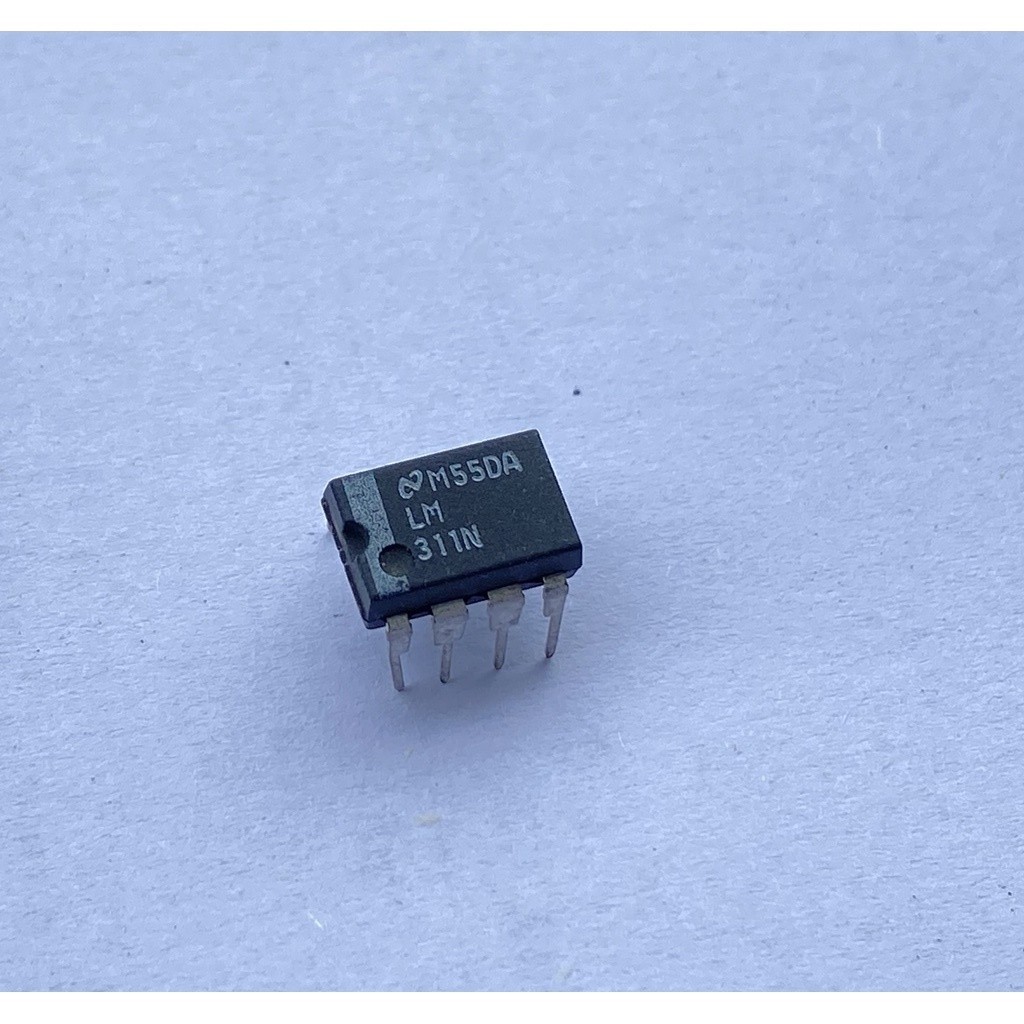 1 IC LM311N*********