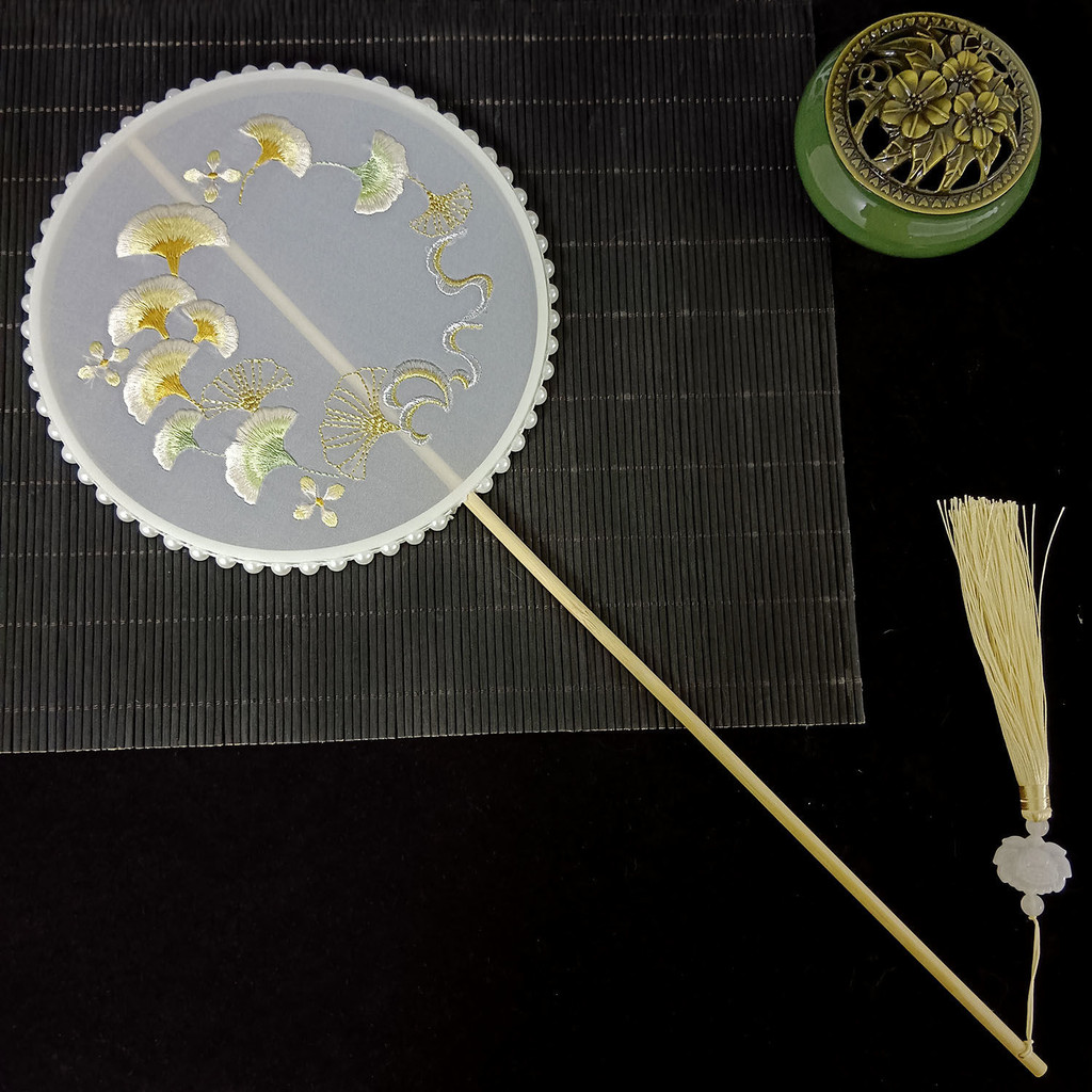 Xingyun แปะก๊วยพัดลมสไตล์โบราณด้ามยาวและสั้นปักปักและเต้นรำพัดลมพระราชวัง