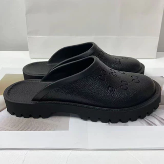 P PVC Baotou Hole รองเท้าแบนกลางส้นแฟชั่น All-Match Breathable Anti-Slip ระงับกลิ่นกายในร่มกลางแจ้ง Slip-On รองเท้าแตะ