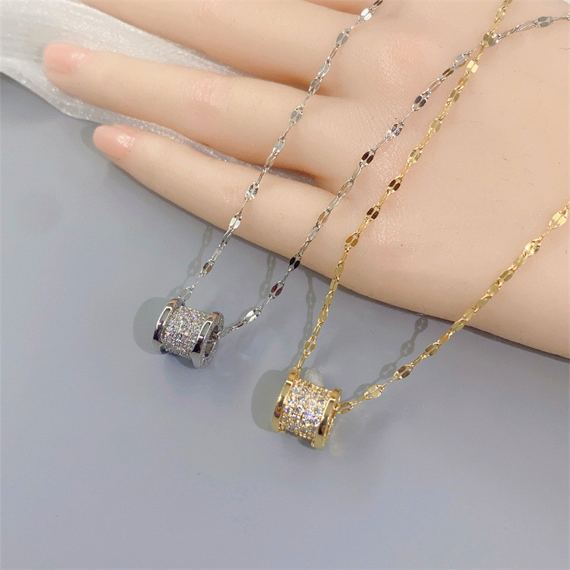 Full Diamond High-End เอวเล็ก All-Match High-End สร้อยคอเหล็กไทเทเนียมจี้เครื่องประดับ