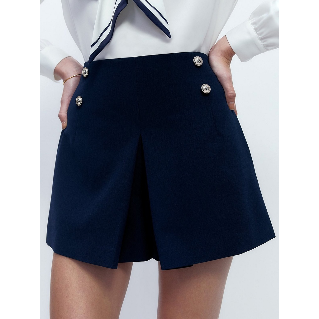 [Pomelo] กางเกงขาสั้นเอวสูงมาพร้อมดีเทลกระดุมอะไหล่เงินคู่ / Double Button Detail High Waist Shorts with Silver Hardware