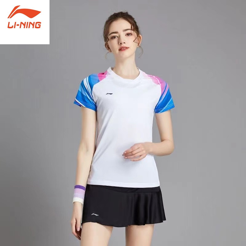 LI NING จัดส่ง ภายใน48ชั่วโมง2023ฤดูร้อนสไตล์ใหม่ ลี้ และ แบดมินตันเสื้อผ้าผู้ชายและผู้หญิงแห้งเร็วแขนสั้นการฝึกอบรมเสื้อผ้า สูงสุด การแข่งขันเสื้อฤด