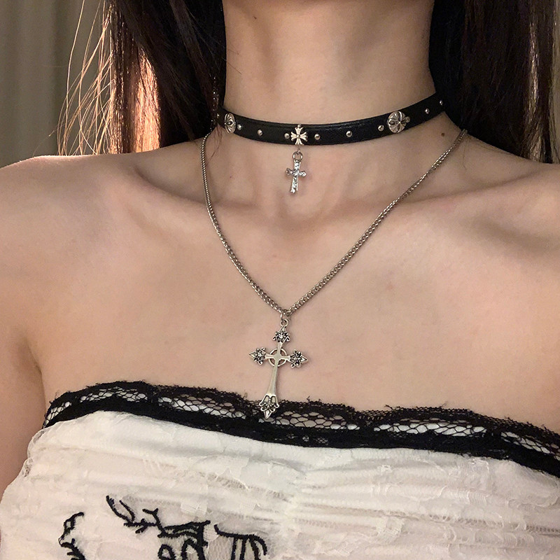 สร้อยคอโชคเกอร์ Niche Sweet Cool Cross Collar Stacked Hot Girl TAO Clavicle Chain หนังหญิง Dark HEY 