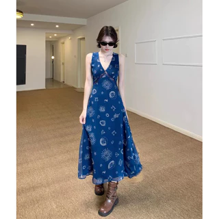 เดรสยาว คอวี สีกรม ลายกราฟิก แขนกุด ผ้าตาข่าย กระโปรงทรงเอ มีซับใน แต่งผ้าลูกไม้ ซีทรูใต้อก #8147