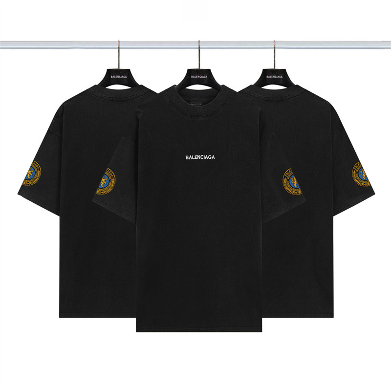 เสื้อยืดสไตล์สตรีทสำหรับผู้ชายและผู้หญิง ทำจากผ้าฝ้าย สไตล์ลำลอง มีรายละเอียดการเย็บที่สวยงามที่ข้อมือและหน้าอก