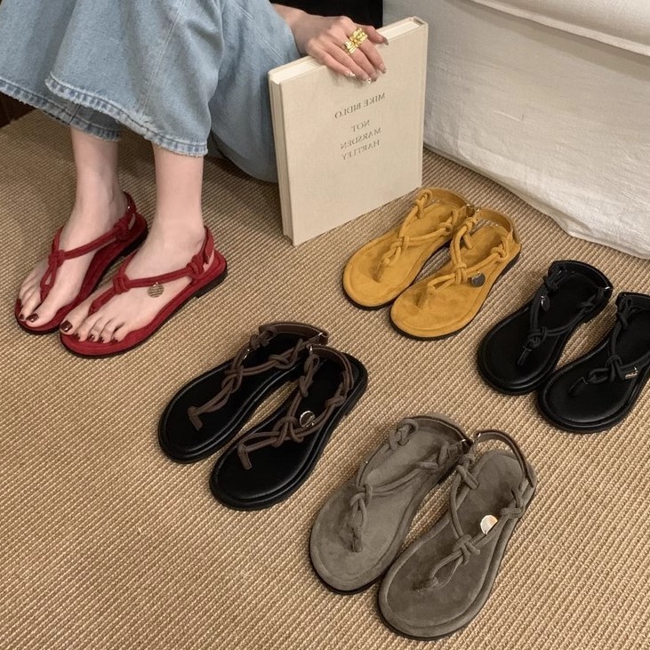 รองเท้าแตะก้างปลาสีแดงสำหรับผู้หญิง ใส่ออกงานได้ แมทช์กับกระโปรงง่ายๆ