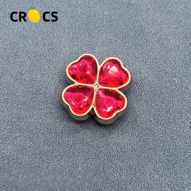 Jibbitz Crocs Charms Hole รองเท้าดอกไม้อุปกรณ์เสริมสไตล์ใหม่ Crocs รองเท้าดอกไม้ Crocs อุปกรณ์เสริม Zhibixing ตกแต่งเพชร Four-leaf Clover ผสม