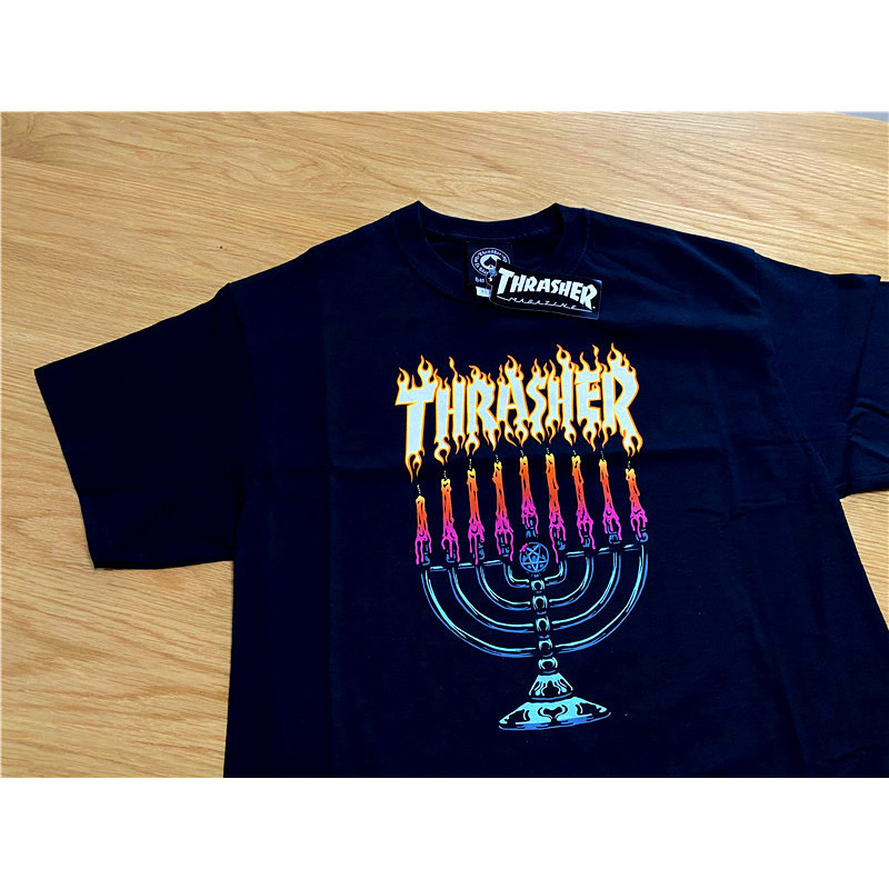 Thrasher Menorah เวอร์ชั่นอเมริกัน เชิงเทียนเปลวไฟ เสื้อยืดแขนสั้น 802