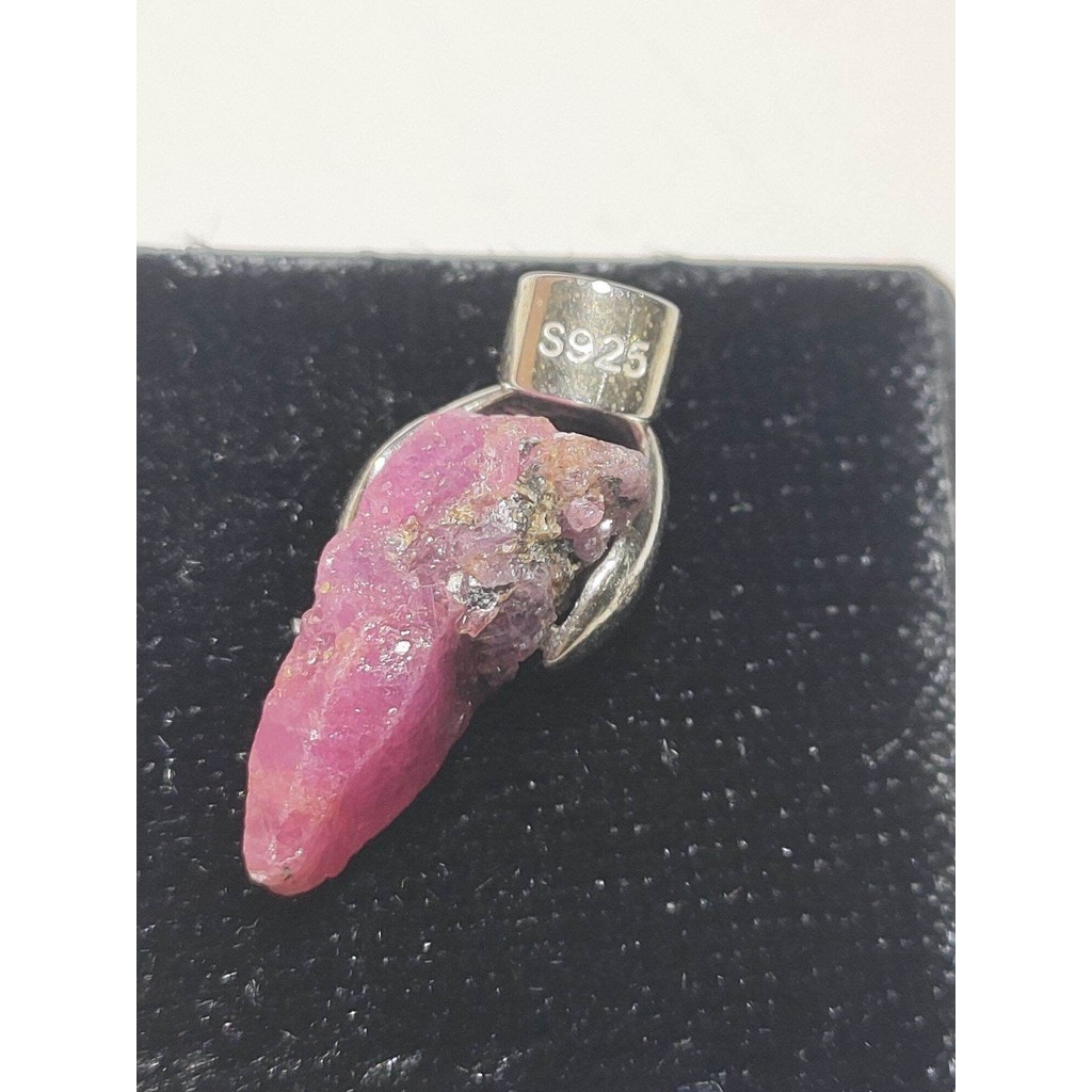 815 * (f) RUBY CRYSTALS (NATURAL)