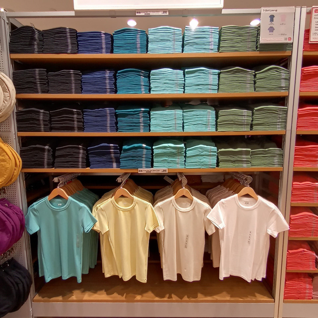 สีขาว a UNIQLO ของแท้ คอกลม แขนสั้น Uniqlo U ผ้าคอตตอน 100% พร้อมส่ง