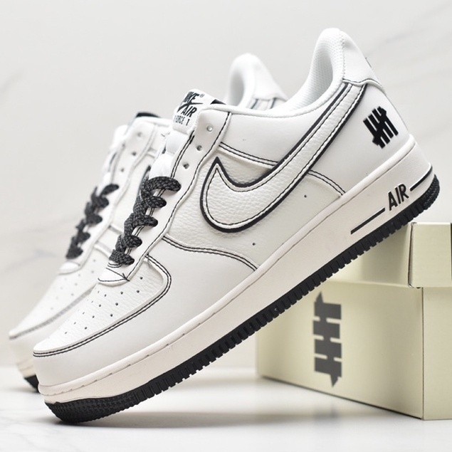 Undefeated X Nike AIR FORCE 1'07 "รองเท้าสีขาวสีดำรองเท้าลำลองขนาด: 36-45 n09w