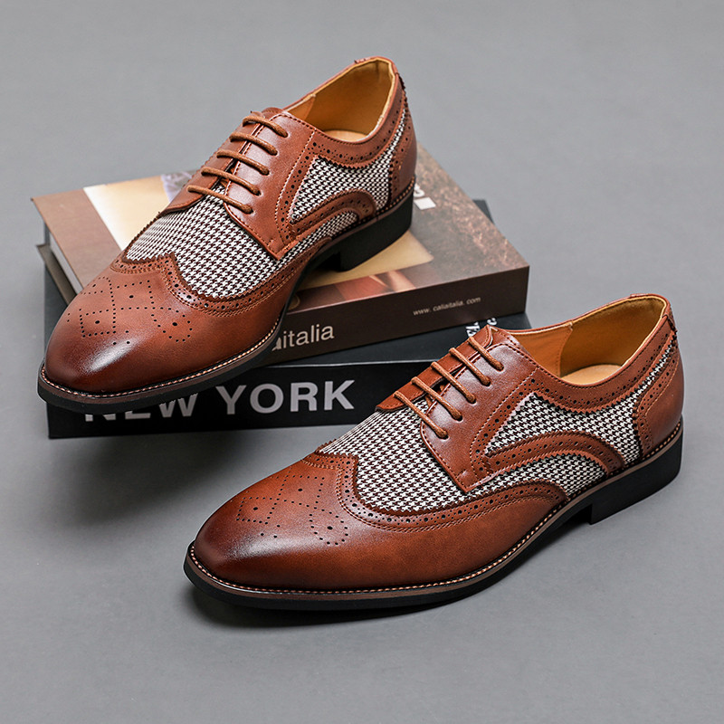 Man ธุรกิจรองเท้างานแต่งงานสีทึบ Party Brogue Lace up อย่างเป็นทางการ Pointed Toe Classics สํานักงานอาชีพรองเท้าหนัง