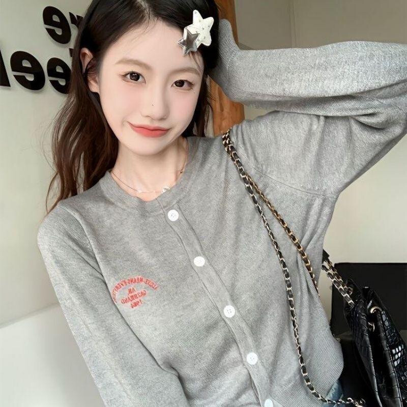 Gakki เสื้อคาร์ดิแกนแขนยาว เสื้อกันหนาวแบบบาง เสื้อคลุมแขนยาว เสื้อไหมพรมผู้หญิง ผ้านิ่มใส่สบาย ฟรีไซส์ พร้อมส่ง 2227#