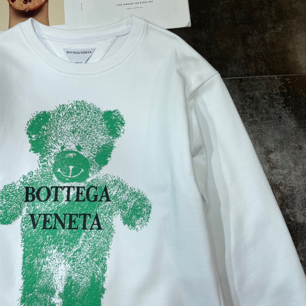 BOTTEGA VENETA เสื้อสเวตเตอร์สไตล์ใหม่พิมพ์ผู้ชายผู้หญิงแฟชั่นรอบคอหลวมผ้าฝ้ายแท้คุณภาพสูง