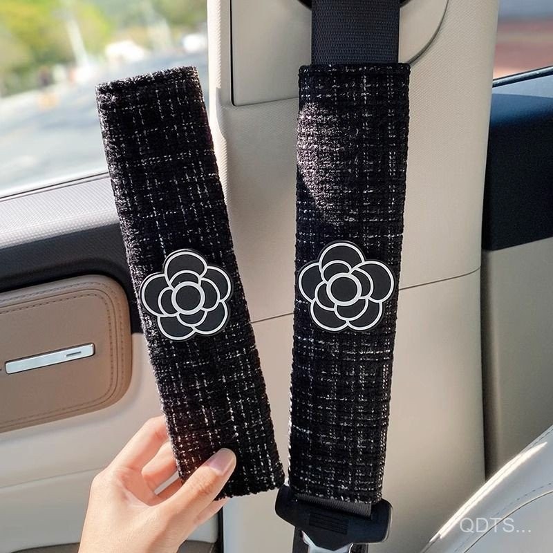 ผลิตภัณฑ์ผ้าฝ้ายและผ้าลินินเพิ่มความยาวป้องกันการดึงคอที่หุ้มไหล่นุ่มตกแต่งกลิ่นหอมขนาดเล็กเข็มขัดนิรภัยป้องกันรถยนต์คู่สี่ฤดู ewh3