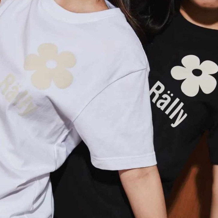 (COD จัดส่ง12ชั่วโมง)เสื้อยืดแขนสั้น ลายดอกไม้ Rally Mardi ลายแฟชั่นเกาหลีสุดฮิต สีดำ สีขาว เสื้อผ้าแฟชั่นผู้หญิง-ผู้ชาย