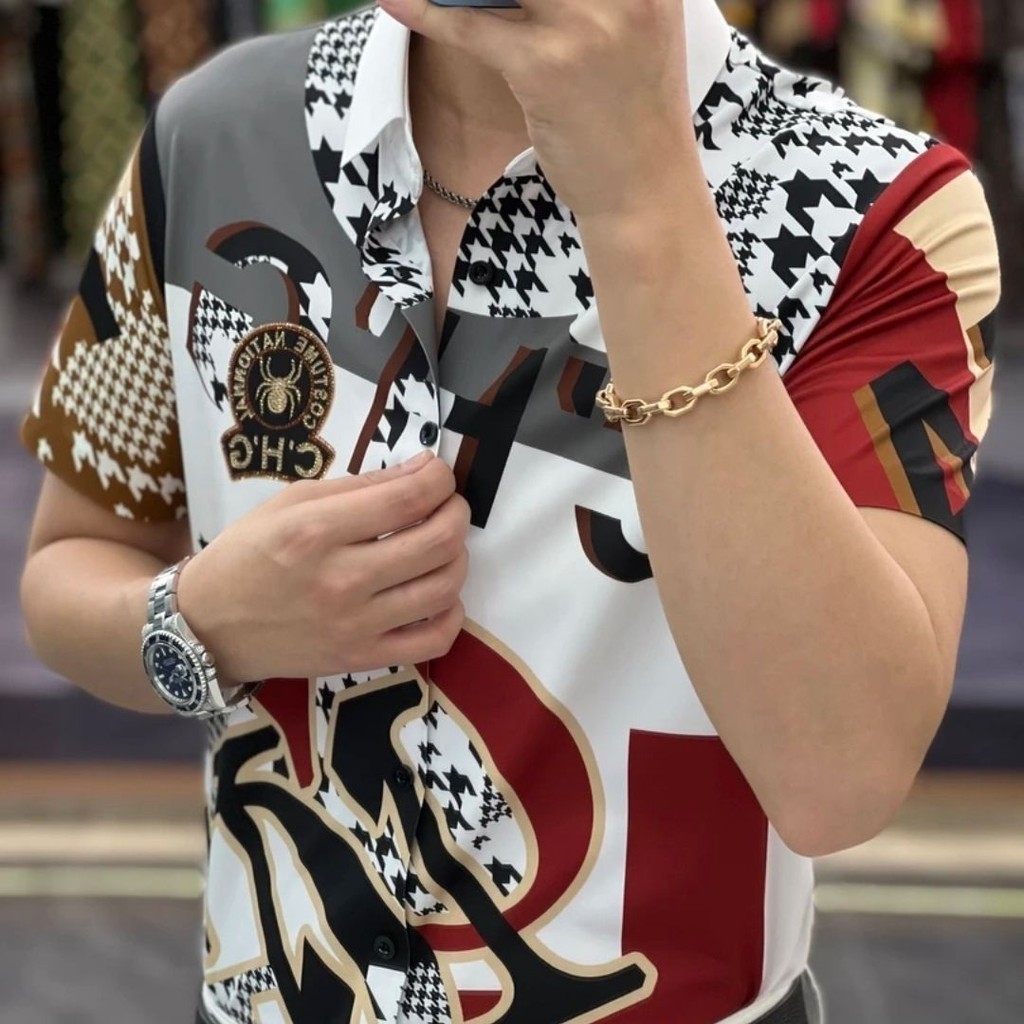 เสื้อผ้าผู้ชาย 2024 ป้ายหน้าอกเพชรร้อนชายเสื้อแขนสั้นแฟชั่นอินเทรนด์ High-End เสื้อผู้ชาย LF8.3