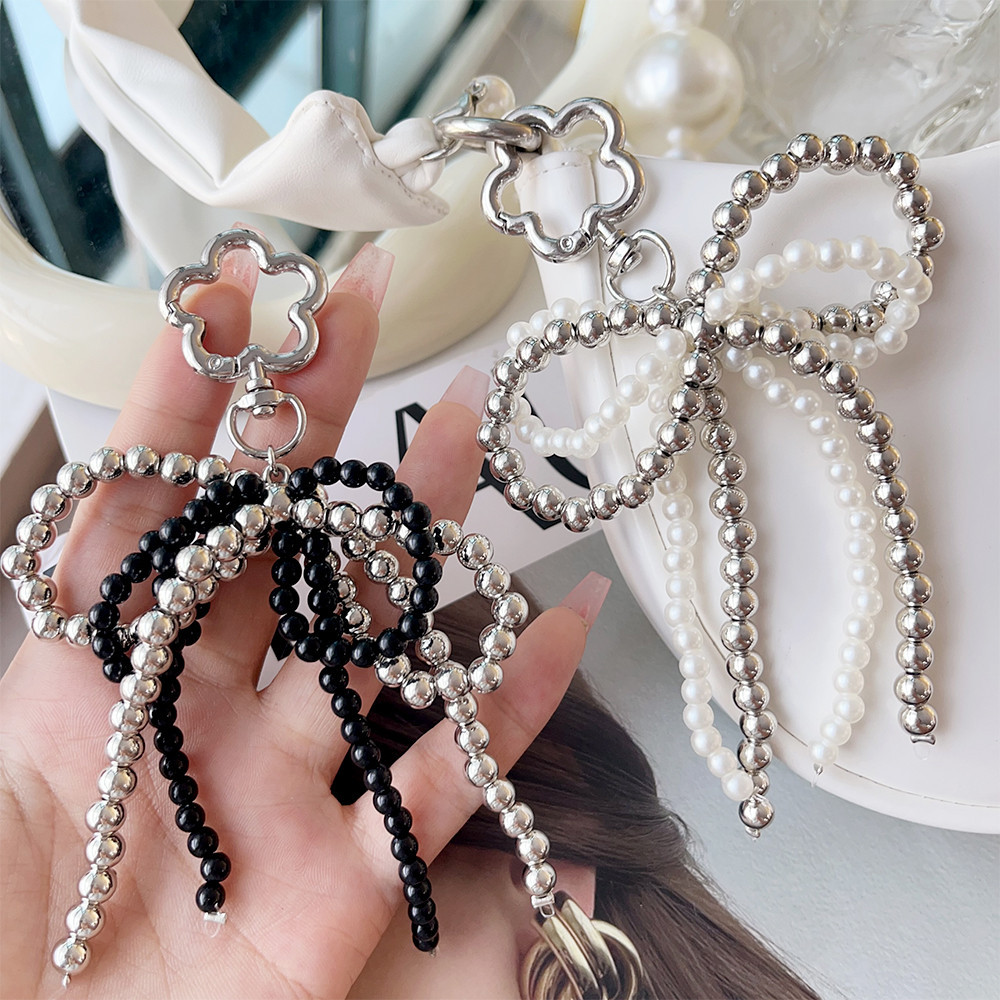 โบว์หวานมุกพวงกุญแจน่ารักกลวงรูปดอกไม้แหวนที่สําคัญสาวกระเป๋าแขวนเสน่ห์อุปกรณ์กุญแจรถ