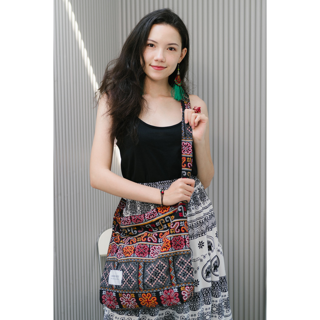 กระเป๋า tote ถุงย่าม ทรงสี่เหลี่ยม กระเป๋าผ้า ย้ามสะพาย ผลิตที่ไทย by YourCozy