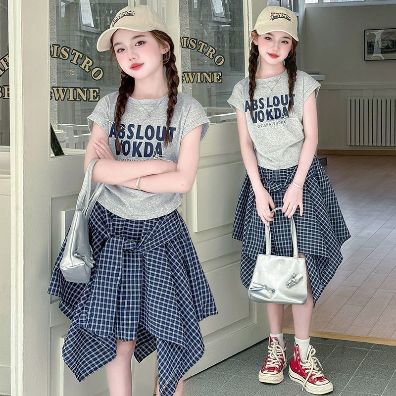 ชุดเซ็ตเด็กผู้หญิงแฟชั่นเกาหลี เสื้อยืดลายตัวอักษร+กระโปรงลายสก็อตน่ารัก
